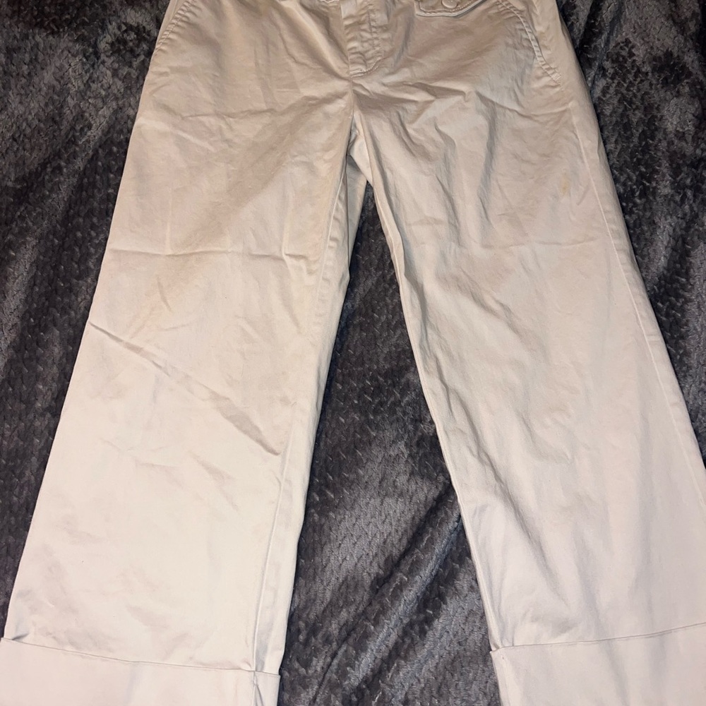 Women’s Old Navy Light Tan Stretch Capri Pants - Picture 2 of 7